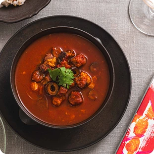 牛肉とブラックオリーブのスパイシートマトスープカレー